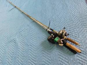 lot 335 image: 3 Fishing rods and reels