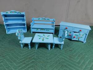 lot 356 image: Wood Kichen doll furniture