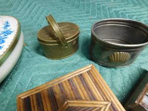 lot 357 image: Box of Vintage trinket boxes, cigar boxes and more