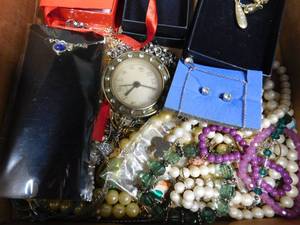 lot 359 image: Flat of jewelery