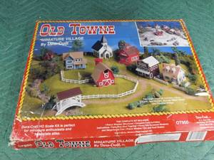 lot 367 image: Old Town miniature village kit