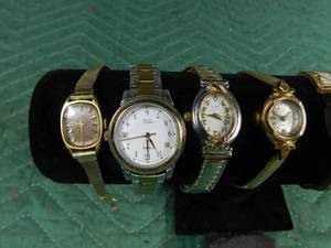 lot 370 image: 2 Rings, 1 bracelet, and 8 watches