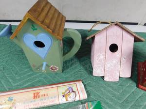 lot 378 image: 4 bird houses and more