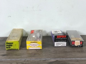 lot 524 image: 4 - fishing lures in original packages
