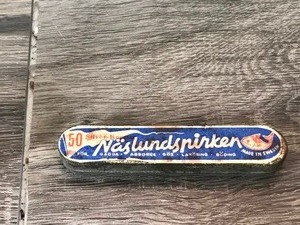 lot 528 image: Vintage fishing hooks and more in original boxes