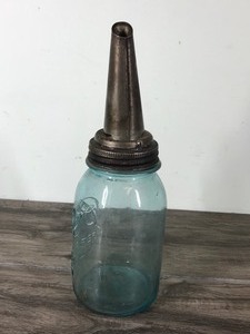 lot 539 image: Vintage The Master Mfg Co Oil Can Spout 1926 Tin Metal Blue Ball Mason Jar