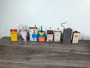 lot 541 image: 8 - Vintage oil lubricant cans