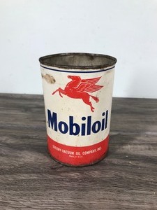lot 548 image: Vintage 1Qt MOBIL Motor Oil Tin Can Gas Service Station Flying Pegasus Graphic