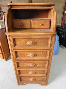 lot 8 image: Roll top desk