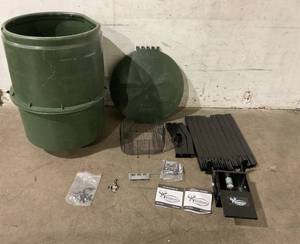 lot 18 image: Wildgame Innovations W270PRO Hunter Green Quick Set 270Pro Feeder