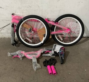 lot 30 image: Razor 20 Inch Girls Pink Angel Bike