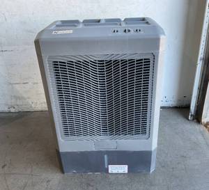 lot 39 image: Hessaire MC61M IndoorOutdoor High Temp Environments Portable Evaporative Cooling Fan