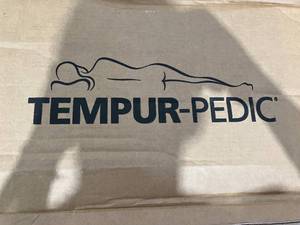 lot 159 image: Tempur-Pedic Luxury Soft Feel Memory Foam White Standard Size Symphony Pillow