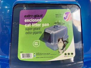 lot 172 image: Van Ness Blue Extra Large Cat Litter Pan Lid with Odor Door