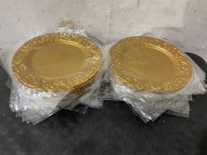 lot 237 image: Zhehao 50-Piece 13 Inch Antique Gold Embossed Rim Plastic Charger Plates