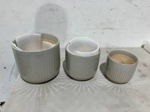 lot 269 image: LE TAUCI Set of 3 Grey Ceramic IndoorOutdoor Planters