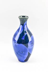 lot 63 image: Blue Porcelain Vase with a Crystalline Glaze by Louise Reding