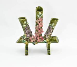 lot 158 image: Vintage Barbotine Majolica Three Pronged Vase