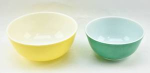 lot 228 image: Two Vintage Pyrex Nesting Mixing Bowls