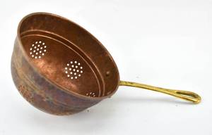 lot 353 image: Vintage Old Dutch International Handheld Copper Strainer