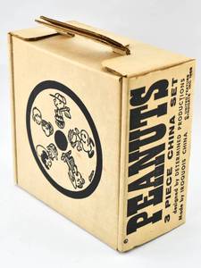 lot 241 image: Amazing 1968 3-Piece Peanuts China Set in Original Packaging
