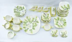 lot 39 image: 70-Piece Set of Vintage Magnolia Chartreuse Style Red Wing Pottery