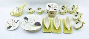 lot 40 image: Set of 38 Vintage Lotus Concord Red Wing Pottery