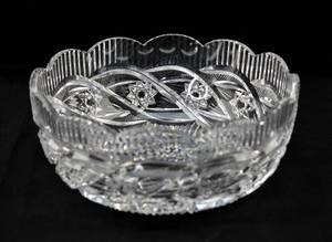 lot 148 image: Waterford Crystal Apprentice Bowl from the Prestige Collection