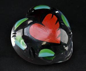 lot 178 image: Kosta Boda Crystal Heart Paperweight