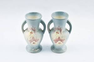 lot 349 image: Pair of Hull-Style Handled Orchid Vases