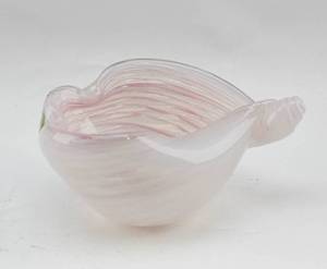 lot 296 image: Pink Blown Glass Conch Shell Dish