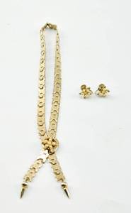 lot 108 image: Vintage Necklace and Screw Back Earrings Set