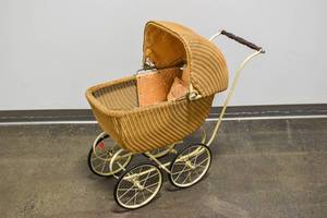 lot 41 image: Vintage Wicker Baby Buggy
