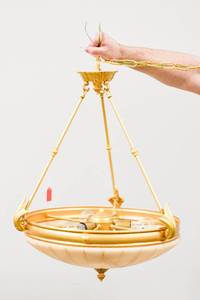 lot 192 image: Electric Chandelier in Gold and Cream