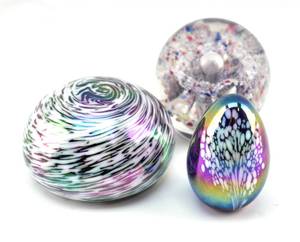 lot 293 image: Variety of Cool-Toned Paperweights