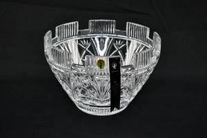lot 146 image: NewLike New Castle Bowl by Waterford Crystal