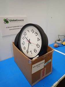 lot 6 image: Lot of 7 wall clocks