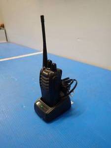 lot 33 image: Retevis&nbspH-777 Two way radio walkie talkie with charging station