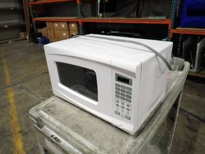 lot 40 image: Walmart EM720CWA-PM Microwave  tested functional  17 x 12 x 10