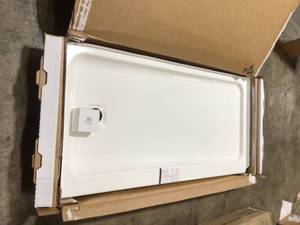 lot 1 image: Bootz Showercast 6030 procelain Finished Shower Base 60 in. X 30 in. X 4in. Customer Returns See Pictures