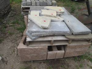 lot 101 image: Mixed pallet of 1123 patio pave...
