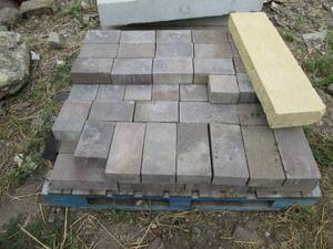 lot 112 image: Pallet of 58 and 511 patio ...