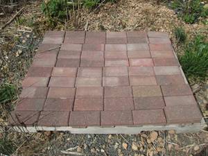 lot 130 image: Pallet of 48 cobble stone style...
