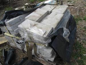 lot 131 image: Pallet of 815 landscape blocks...