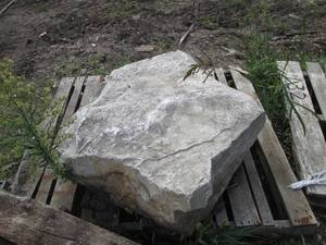 lot 133 image: Pallet with a single large landscap...