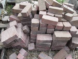 lot 145 image: Pallet of assorted size patio paver...