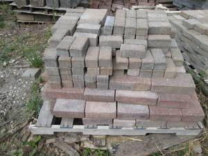 lot 149 image: Pallet of assorted landscape blocks...