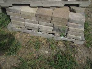 lot 150 image: Pallet of 68 landscape pavers...