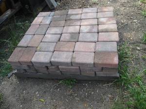 lot 161 image: Pallet of 58 cobble stone style...