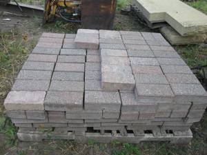 lot 162 image: Pallet of 48 landscape edging b...